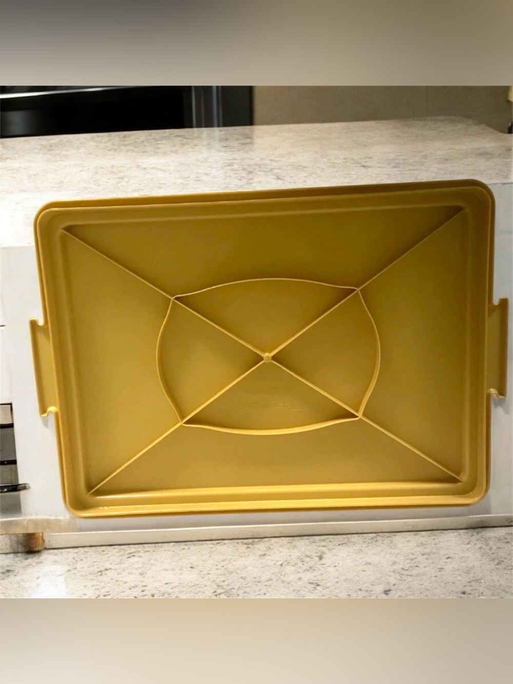 Vintage Tupperware Harvest Gold Cake Holder #622 - Picture 4 of 7